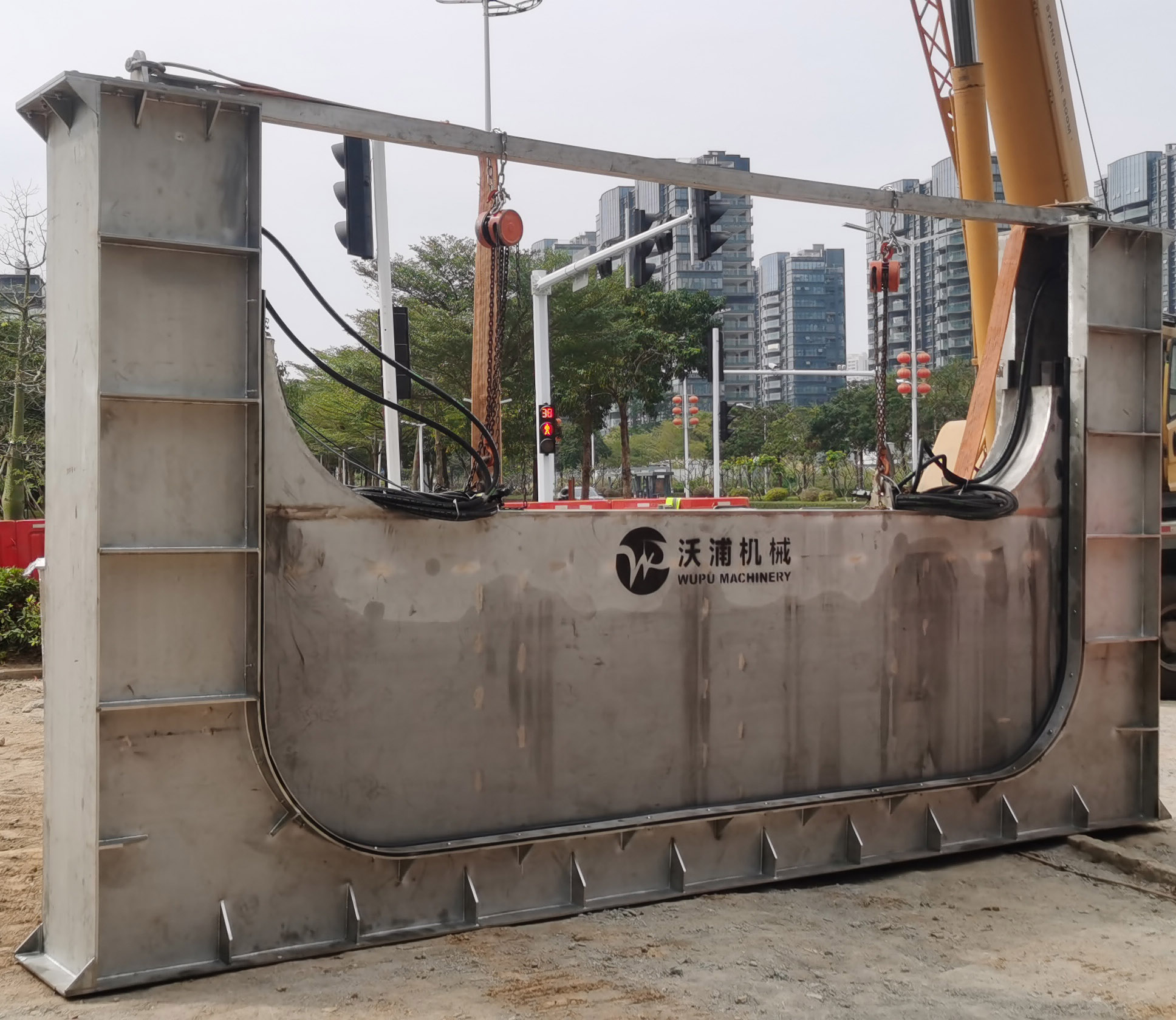 液動下開式(shì)堰門 液動下開式堰門